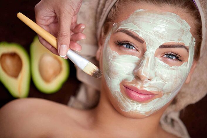 Apply a mask to your face to rejuvenate at home. 