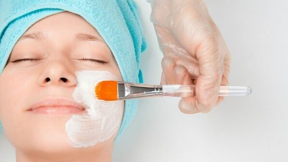 Mask a popular remedy for skin rejuvenation at home. 
